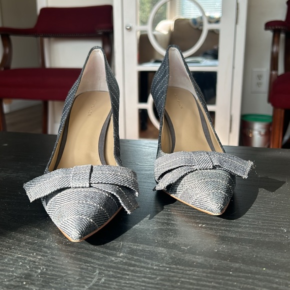 Ann Taylor Bow Heels - Picture 4 of 9